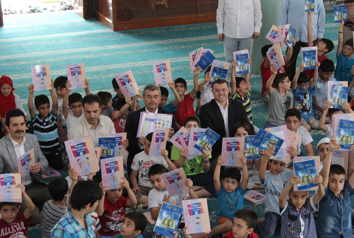 Mardin’de camiler çocuklarla şenlendi